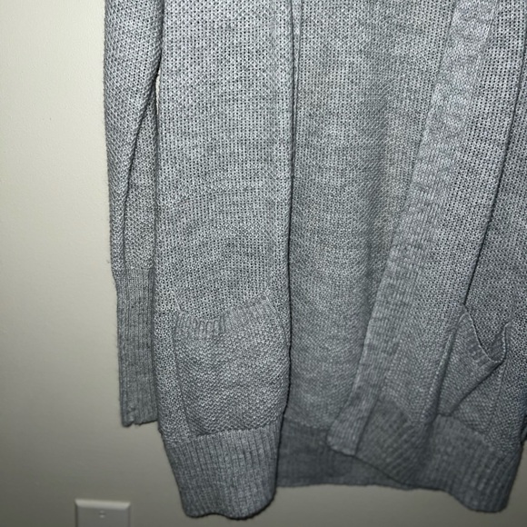 SO Medium Women’s Long Grey Knitted Cardigan with Pockets - Picture 2 of 6